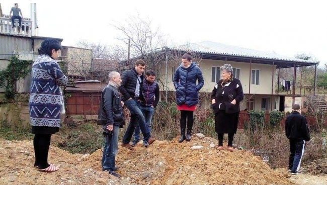 რა იწვევს გორას დასახლებაში მიწაზე ნაპრალების გაჩენას?