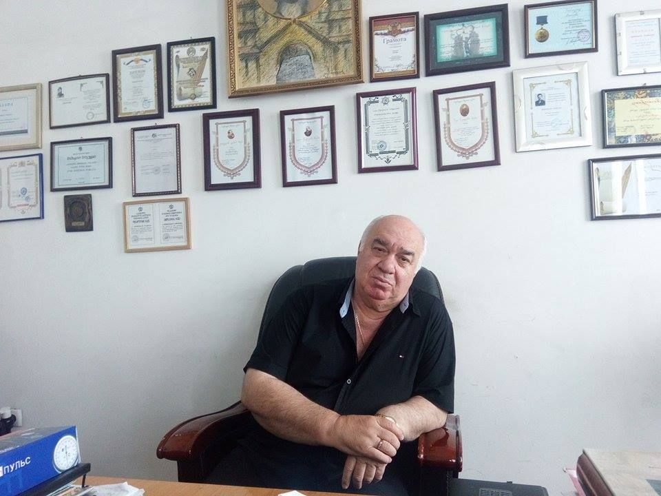 ურთიერთბრალდებები “მწერალთა სახლის” გამო-ქუთაისში მწერლები ერთმანეთს უპირისპირდებიან