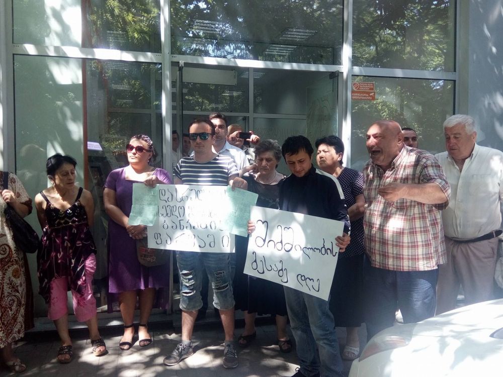 „საქართველოს ბანკთან“ მოშიმშილე მოქალაქის ხმარდასაჭერად აქცია გაიმართა [VIDEO]