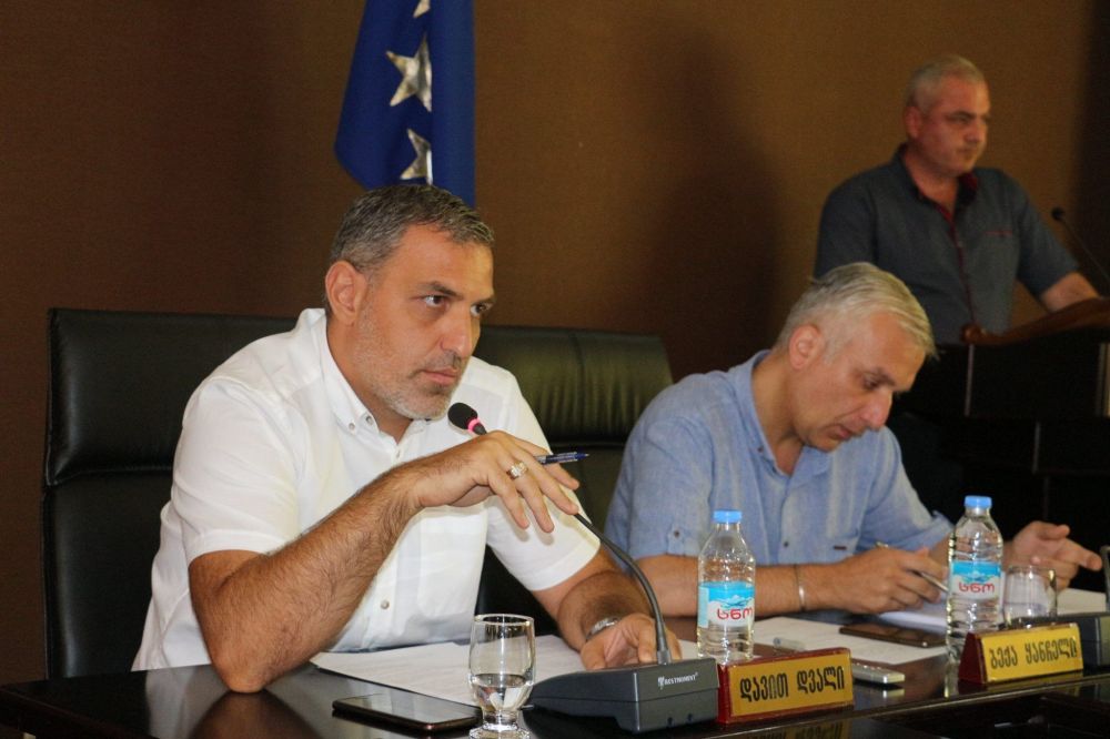 ქუთაისის საკრებულოს თავმჯდომარეს და მოადგილეს სასამართლომ გირაო შეუფარდა
