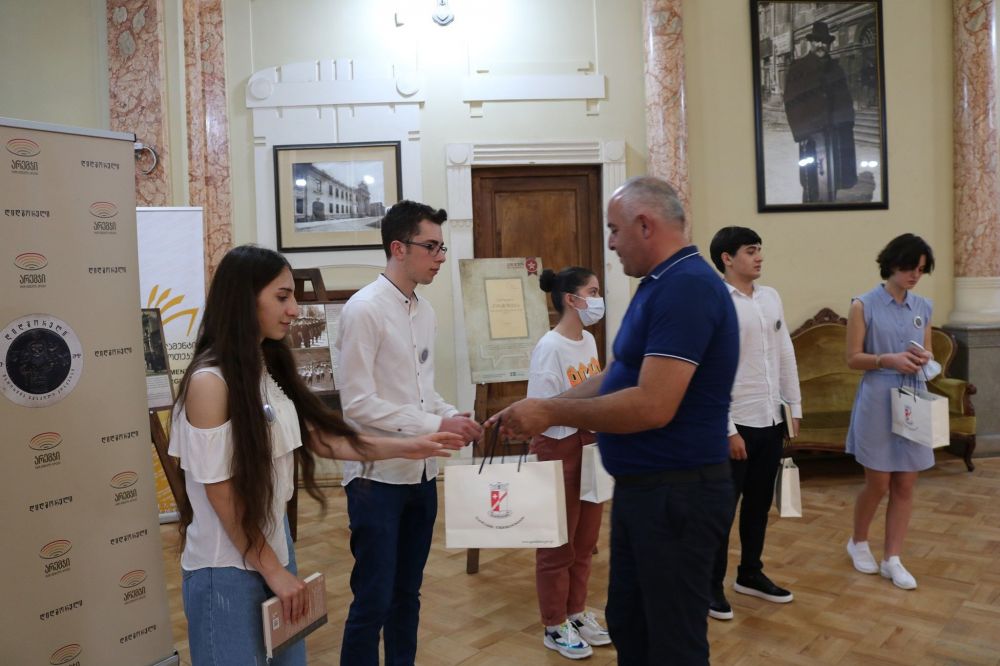პარლამენტის ეროვნულ ბიბლიოთეკაში გარდაბნის მუნიციპალიტეტში მცხოვრები ახალგაზრდები დააჯილდოეს