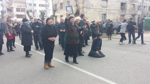,,არ დავკრძალავთ, სანამ მკვლელს არ იპოვიან“-დაღუპულის ბებია(video)