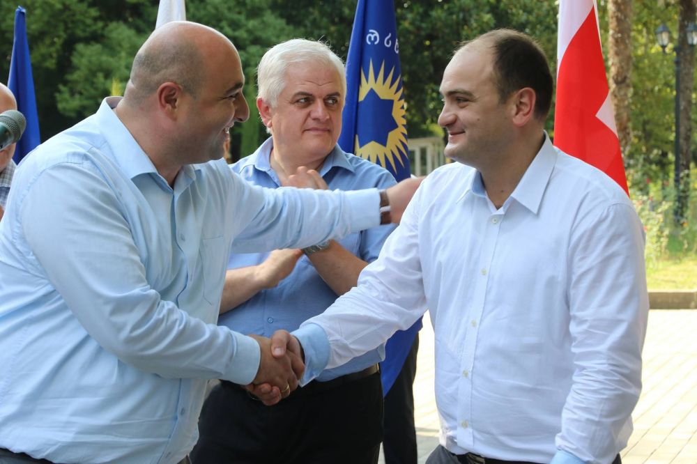 გიორგი  ჭიღვარიამ  უქიმერიონისა  და  კახიანოურის  ამომრჩევლებს  ამირან  კოპალეიშვილი  და  ელეონორა  არჩაია  წარუდგინა  [R]