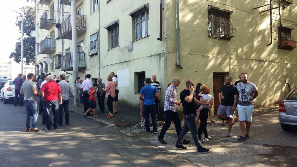 ქუთაისში, თამარ მეფის ქუჩაზე  მოსახლეობამ გზა გადაკეტა