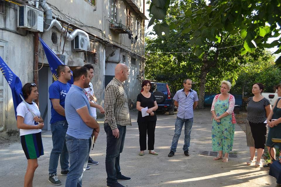 “ჩემს საარჩევნო ოლქში არ დარჩება ქუჩა, ადგილი, ჩიხი, სადაც მე არ მოვალ და არ გავეცნობი თქვენს პრობლემებს” [R]