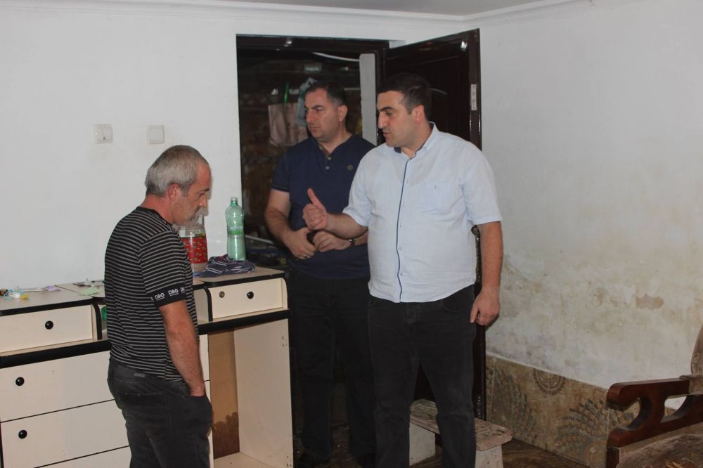 გიორგი ჭეიშვილმა უხვი ნალექის შედეგად დატბორილი ოჯახები მოინახულა  [R]