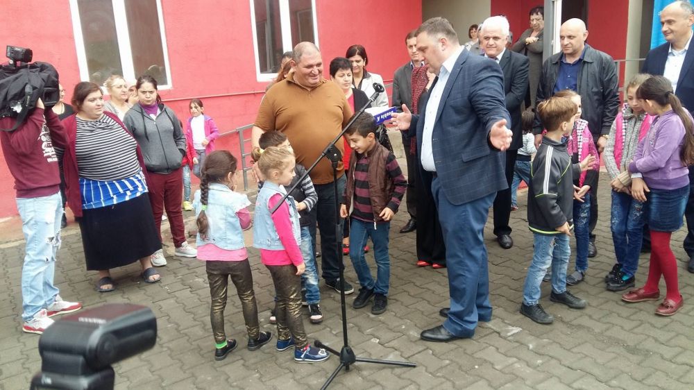 სოციალურად დაუცველი ოჯახებისთვის ბინების გადაცემა დაიწყო