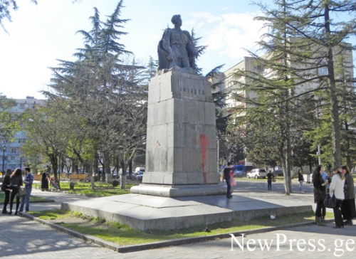newpress ექსკლუზივი: ქუთაისში ვასილ კიკვიძის ძეგლს აიღებენ