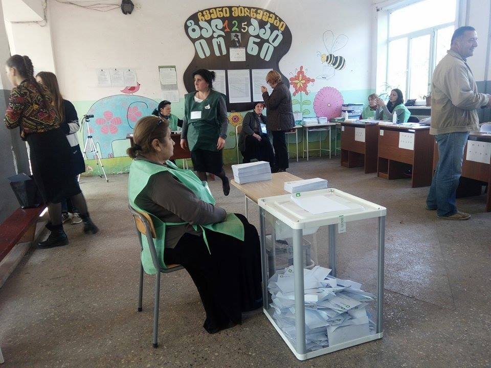 64-ე უბანზე ამომრჩეველმა ხმა საკონტროლო ფურცლის ჩაგდებამდე  მისცა