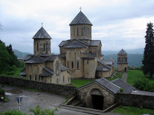 გელათის სამონასტრო კომპლექში ხანძარი გაჩნდა