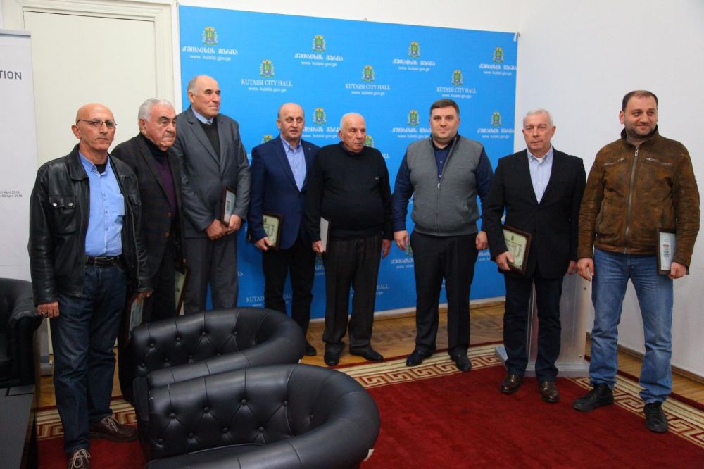 ქუთაისის მერმა ღვაწლმოსილი და საპატიო ქუთაისელები დააჯილდოვა