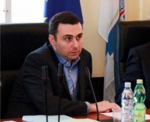 საკრებულოს დეპუტატმა 5 თვეში 4 ტონა საწვავი მოიხმარა