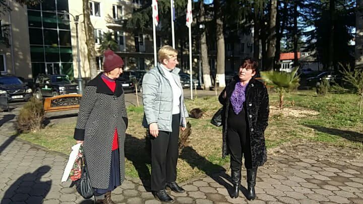 ზესტაფონის მერიის ყოფილმა თანამშრომლებმა აქცია გამართეს