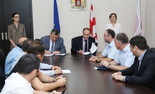 დასავლეთ საქართველოში დევნილი ოჯახებისათვის სახლებს შეიძენენ