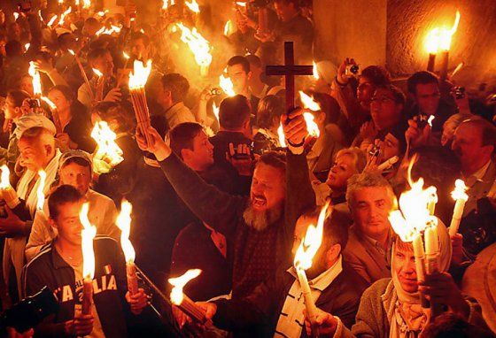 მაცხოვრის საფლავზე წმინდა ცეცხლი გადმოვიდა
