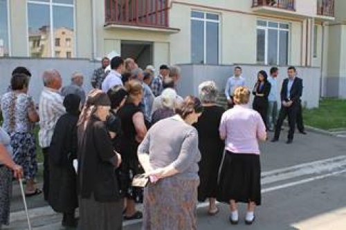 დევნილები პრიორიტეტად რუსეთთან ურთიერთობების დალაგებას ასახელებენ