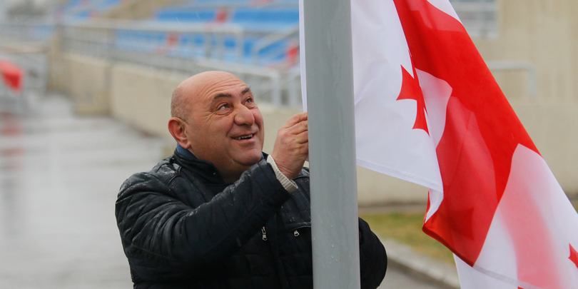“65 ათას ლარს იხდიან დროშის აღსამართად და ამ დროს ქალაქში არაფერი ხდება”