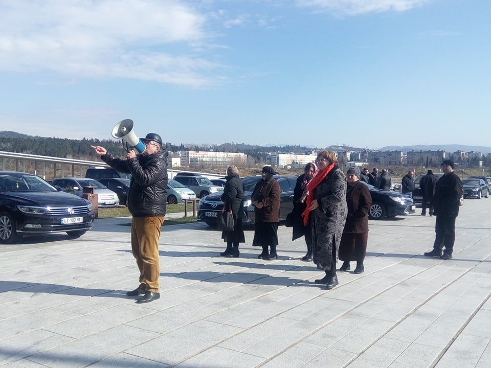 “უსაზღვროა თქვენი სიხარბე” -იპოთეკით დაზარალებულების აქცია პარლამენტთან  [VIDEO]