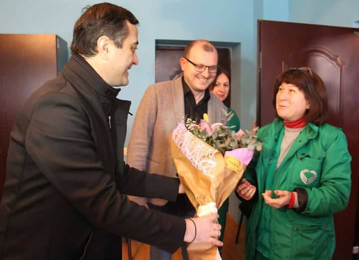 ქუთაისში სასწრაფო სამედიცინო დახმარების თანამშრომლებს 8 მარტი მიულოცეს