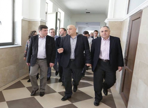 12 მილიონიანი “წყალტუბო პლაზა” მინისტრებმა მოინახულეს
