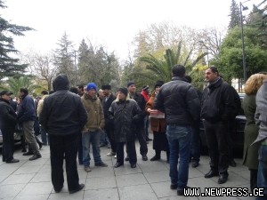 ქუთაისში მყოფი სააკაშვილი “ნაციონალების” ოფისიდან გამოსვლას ვერ ახერხებს