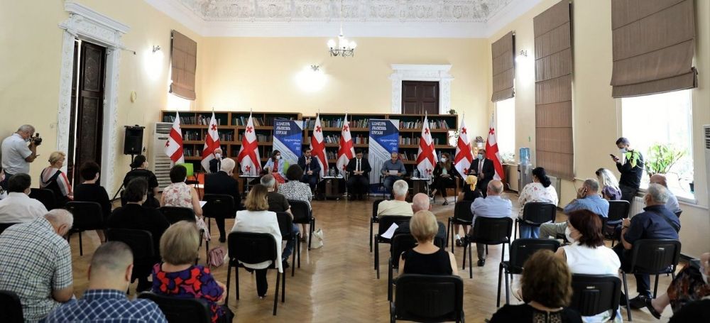 ქუთაისში  საკონსტიტუციო ცვლილებების საყოველთაო-სახალხო განხილვა მიმდინარეობს