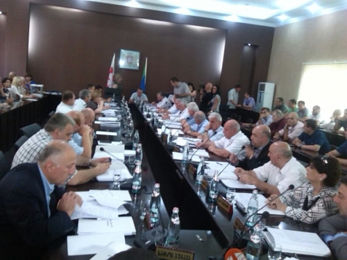 ქუთაისის ახალი მოწვევის საკრებულოს პირველი სხდომა  მიმდინარეობს