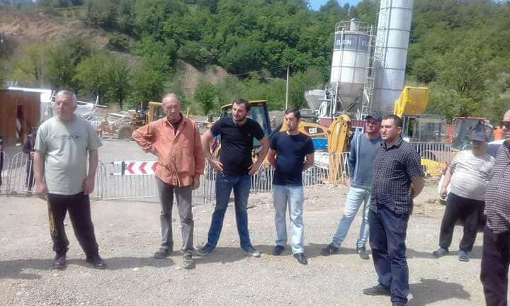ტყიბულში, მუშები რამდენიმე თვის სახელფასო დავალიანებას ითხოვენ