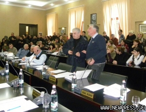ხმაურიანი და ხალხმრავალი  საკრებულოს  სხდომა ქუთაისში