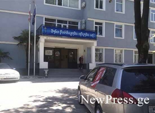 ქუთაისის 26-ე საარჩევნო უბანში პროპაგანდას ეწევიან? (+ვიდეო)