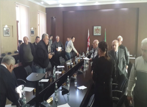 ქუთაისის საკრებულოს სხდომა ხმაურის ფონზე წარიმართა