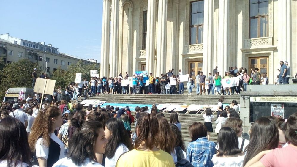 მსოფლიო კლიმატის დამცველებს ქუთაისში აქცია-მსვლელობით შეუერთდნენ