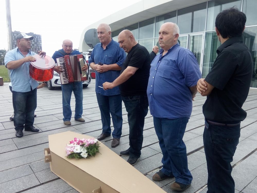 “ვემშვიდობებით პარლამენტს და მთავრობას” – აქცია ქუთაისში  [VIDEO]