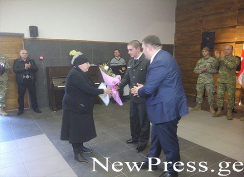 დაღუპული გმირების დედებს სამადლობელი სიგელები გადასცეს