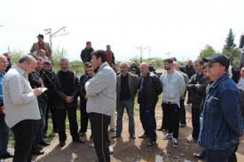 ქუთაისის შემოვლითი გზის მშენებლობაზე დასაქმებულებს ადმინისტრაციამ კარი ჩაუკეტა