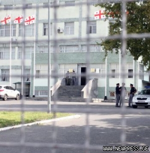ცემით წელმოწყვეტილი პატიმარი ქუთაისის ინტერვენციული მედიცინის ცენტრში გადაიყვანეს