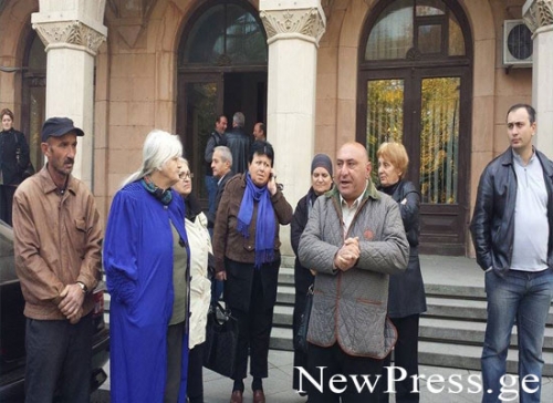 მერიის წინ იპოთეკით დაზარალებულთა აქცია გაიმართა