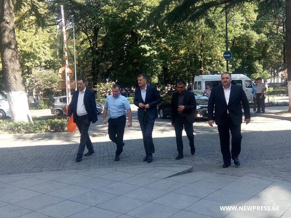 “პირადად არ შეგაწუხებთ ხოლმე ასეთი გამოძახებებით, მე გეახლებით ადგილზე” [VIDEO]