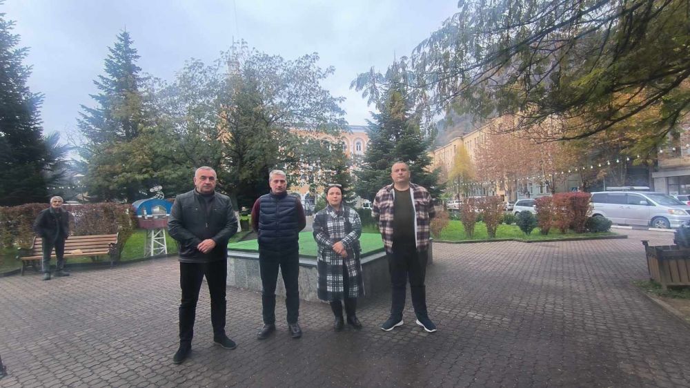 ჭიათურაში საკრებულოს ფრაქციის ხუთივე წევრმა პარტია დღეს დატოვა.