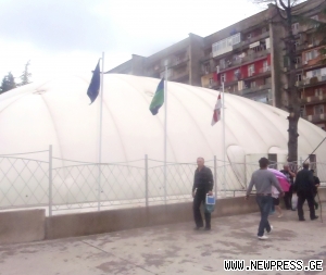 ქუთაისის ყინულის მოედანზე ხოკეის გუნდი ივარჯიშებს