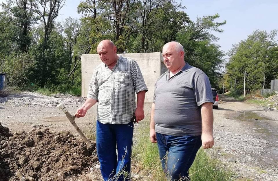 “ქუთაისში ვცხოვრობთ და არც გზა გვაქვს და არც ბუნებრივი აირი”