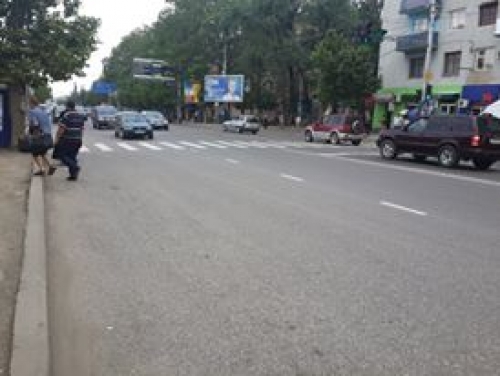 ქუთაისში პატრული ქვეითად მოსიარულეებს აჯარიმებს