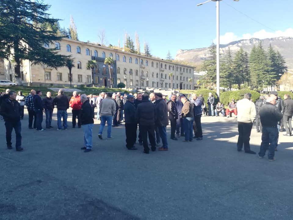 ტყიბულში მეშახტეები აქციას მართავენ