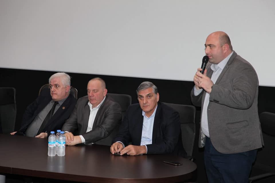 ქუთაისის მერი და პარლამენტარები წინასარჩევნო ფორმატში სპორტსმენებს შეხვდნენ