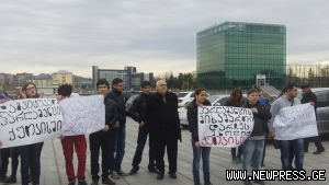 „დაგვიტოვეთ პარლამენტი ქუთაისში“ – მოთხოვნები აქციაზე