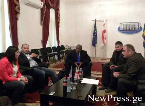 ქუთაისის მერიაში ამერიკელ ადამიანის უფლებათა დამცველებს შეხვდნენ