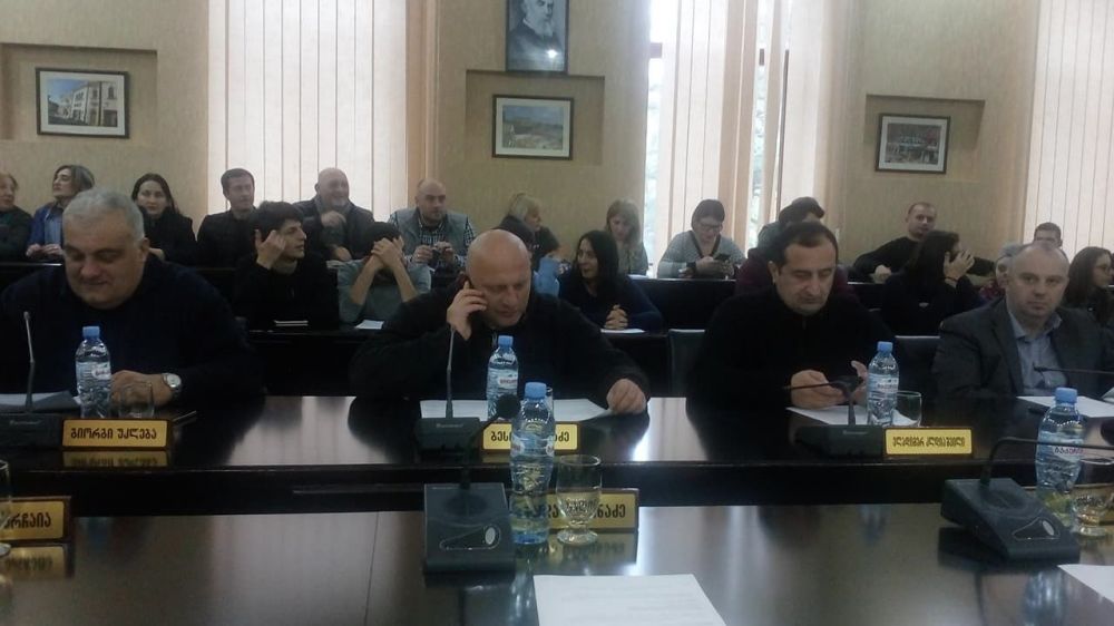 “კაბინეტებში სხედან და ხალხში არ გამოდიან”-ოპოზიცია ქუთაისის მერიის რეორგანიზაციის მიზეზებზე