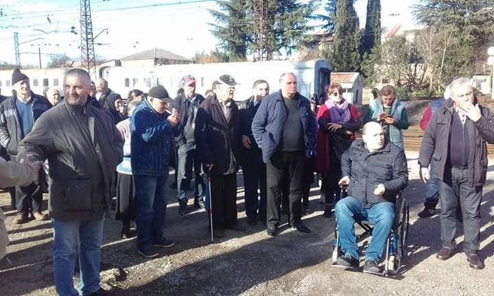 ზესტაფონში მერიასთან გამაფრთხილებელი აქცია გაიმართა