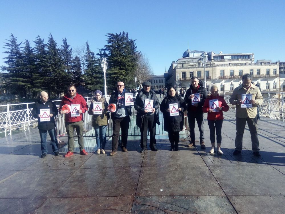 “მერია ჩვენს გაჩუმებას ცდილობს” – “თეთრ ხიდზე” საპროტესტო აქცია გაიმართა