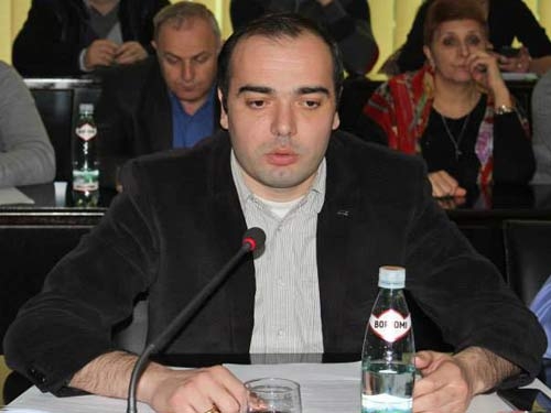 ბიჭი, რომელიც “ნაციონალებში” დადიოდა – “გაპატრიოტებული” მაჟორიტარი მწვანე შუქს ელოდება